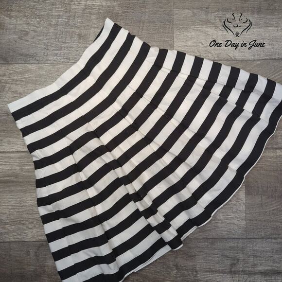 Gianni Bini Striped A Line Mini Skirt Size XS - Picture 1 of 5